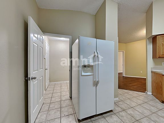 5th image of 4511 Country Hills Blvd