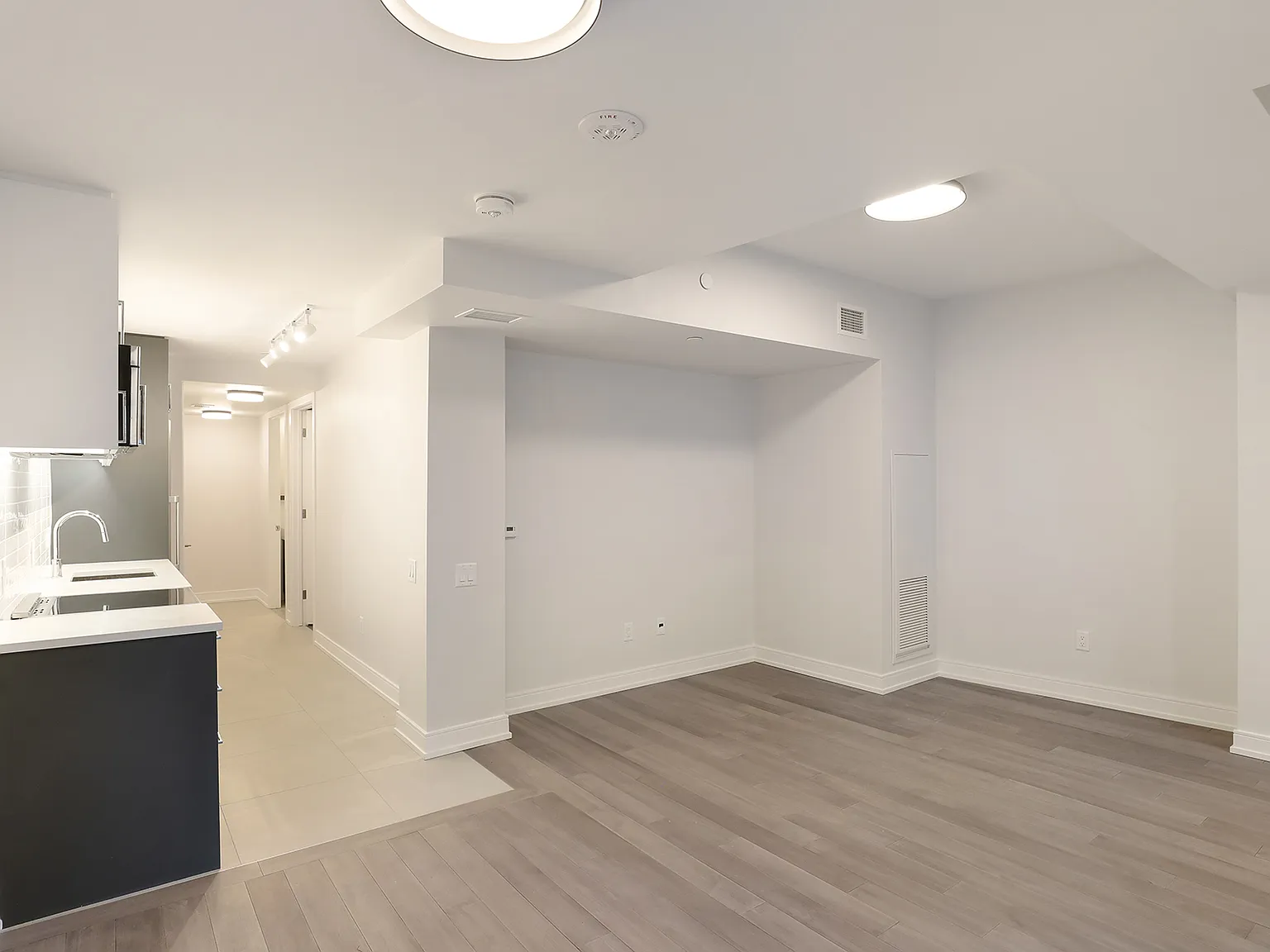 2525 Bathurst St — Photo 2