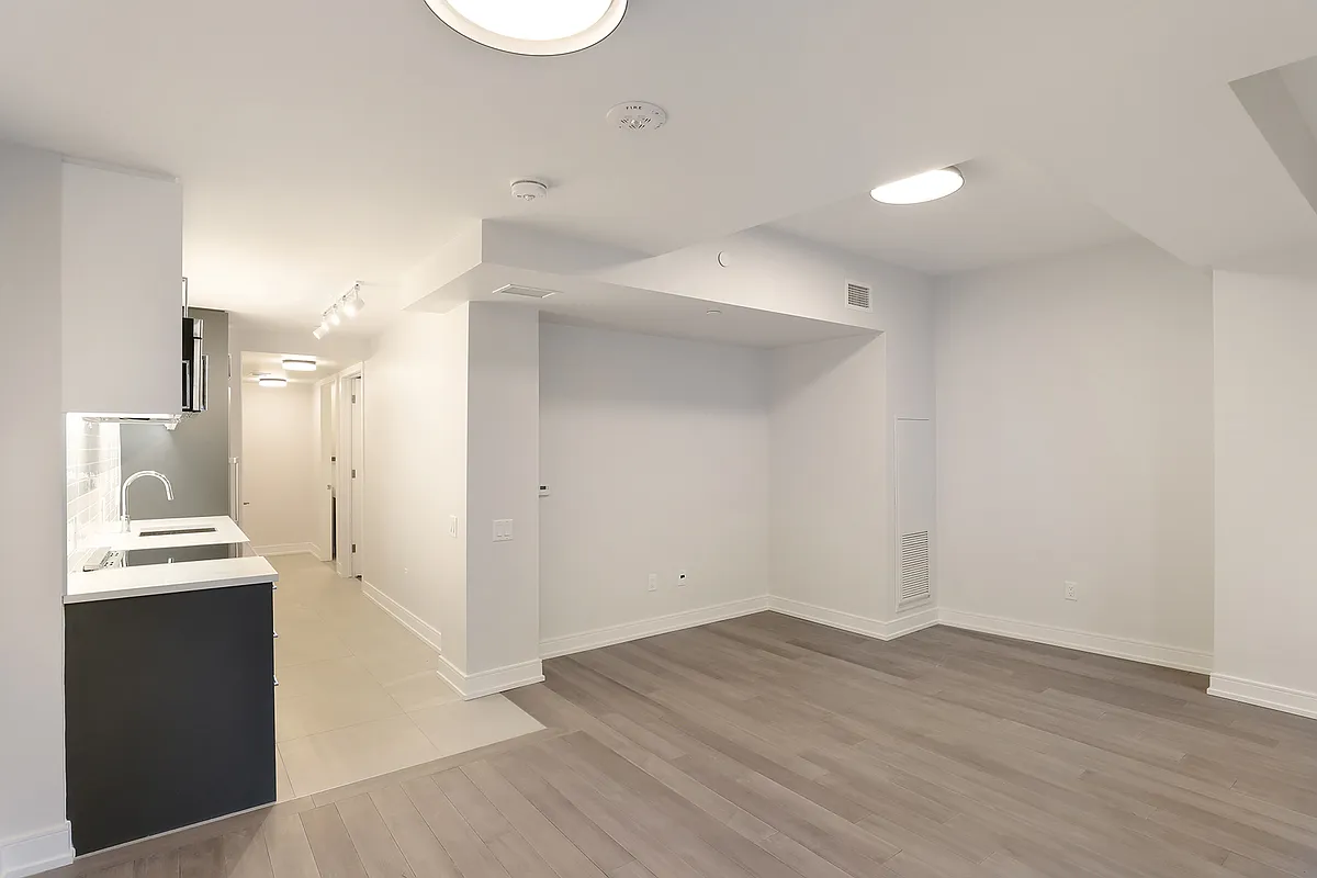 Building Photo - 2525 Bathurst St