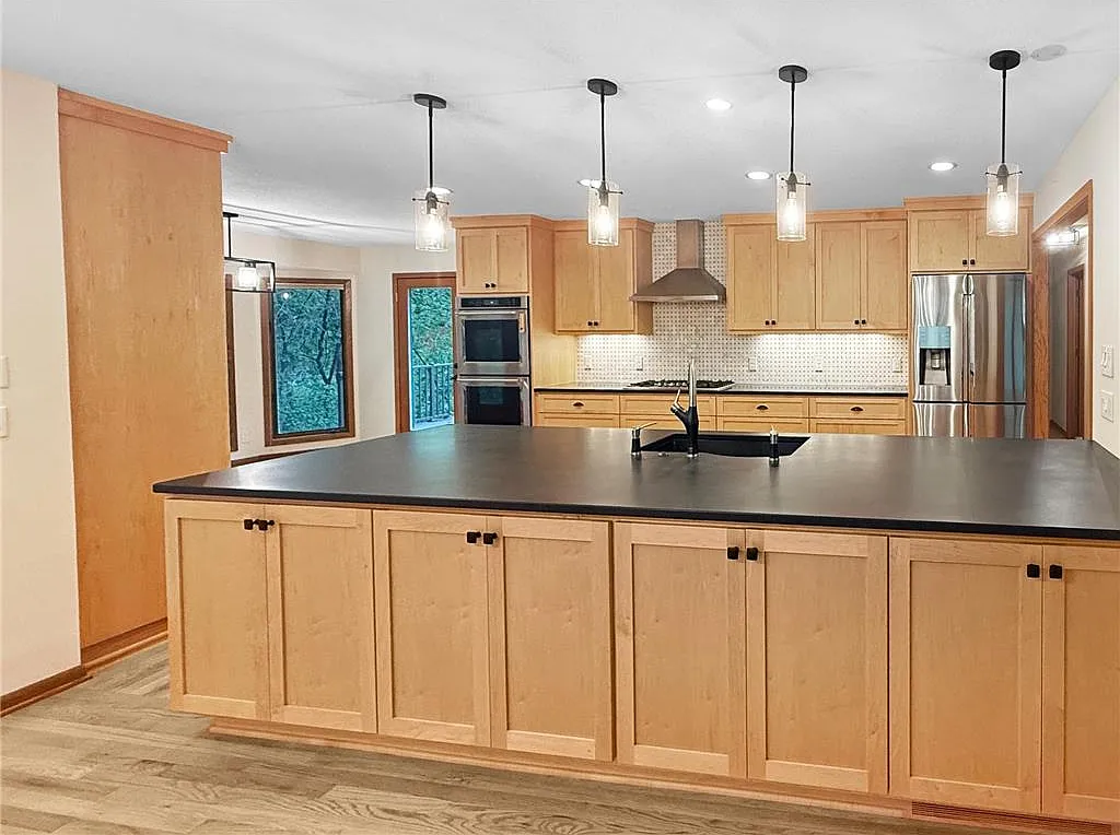 4 bed, 3450 sqft, $3,745 — Photo 4