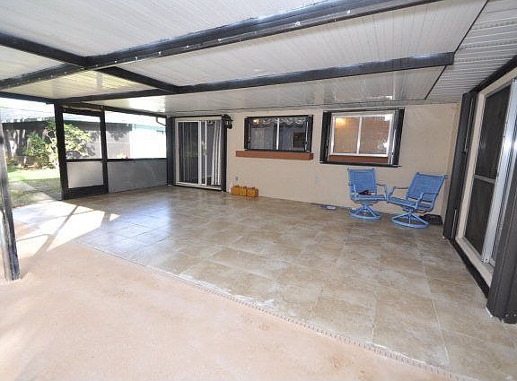 3rd image of 142 Beechwood Ln
