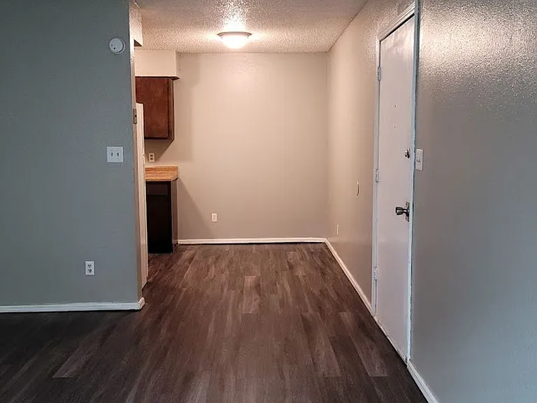 Bryant Grove Apartments — Photo 11