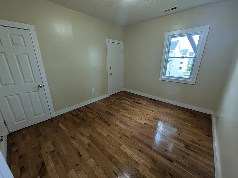 564 Howard Ave #2 — Photo 8