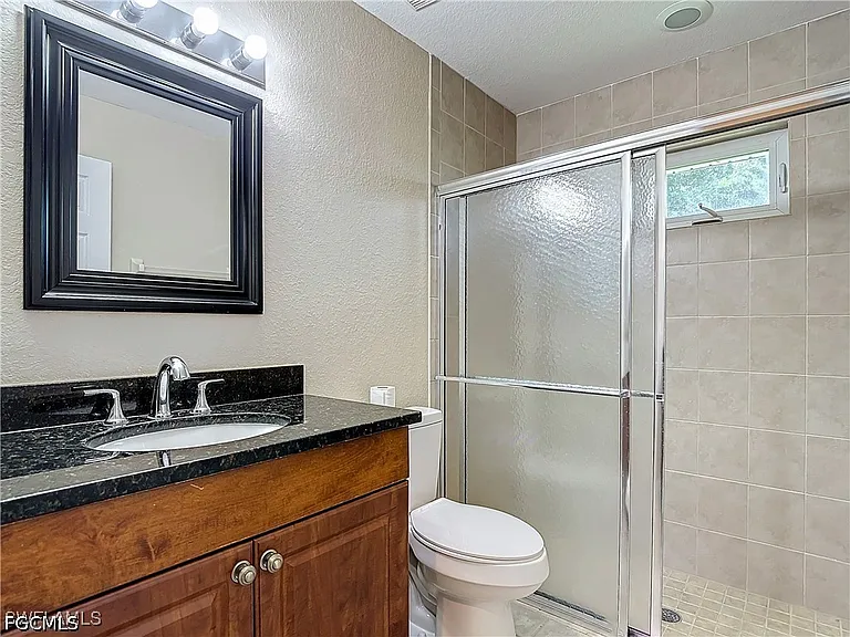 1726 Trafalgar Pkwy — Photo 32