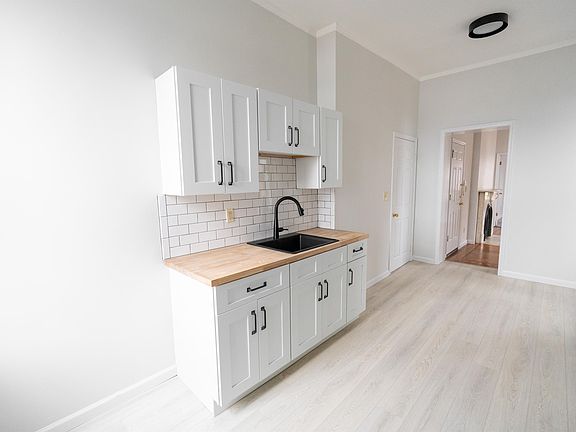 5th image of 226 Montgomery St #3