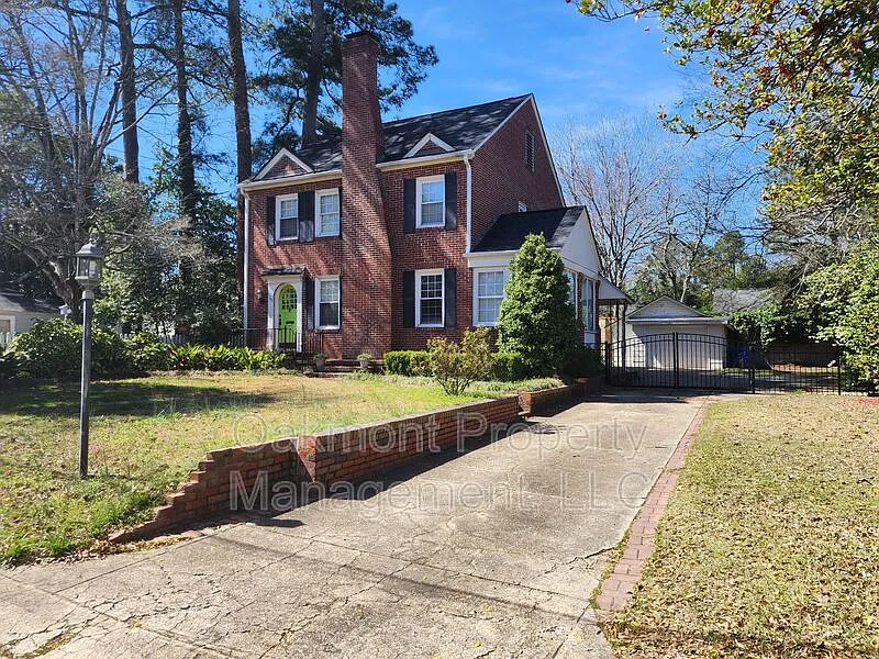 4 bed, 2.5 bath, 2590 sqft, $2,495 — Photo 3