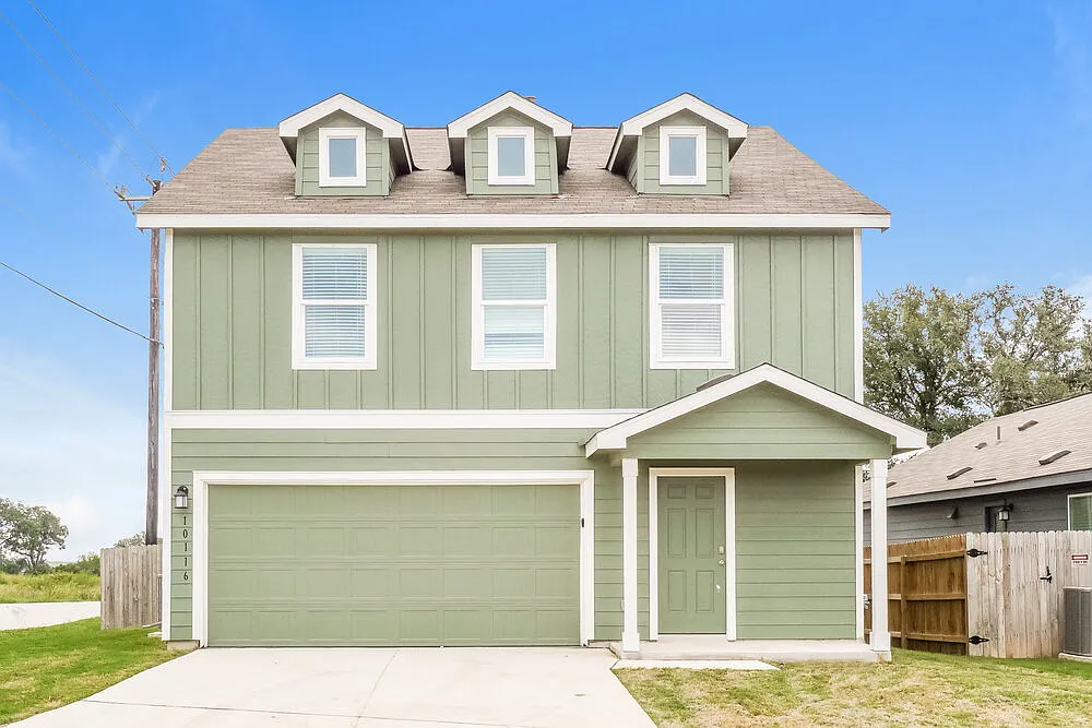4 bed, 2.0 bath, 1950 sqft, $1,765 — Photo 1