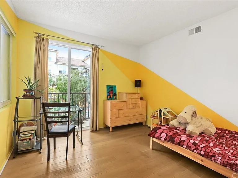 330 Cordova St #330 — Photo 6