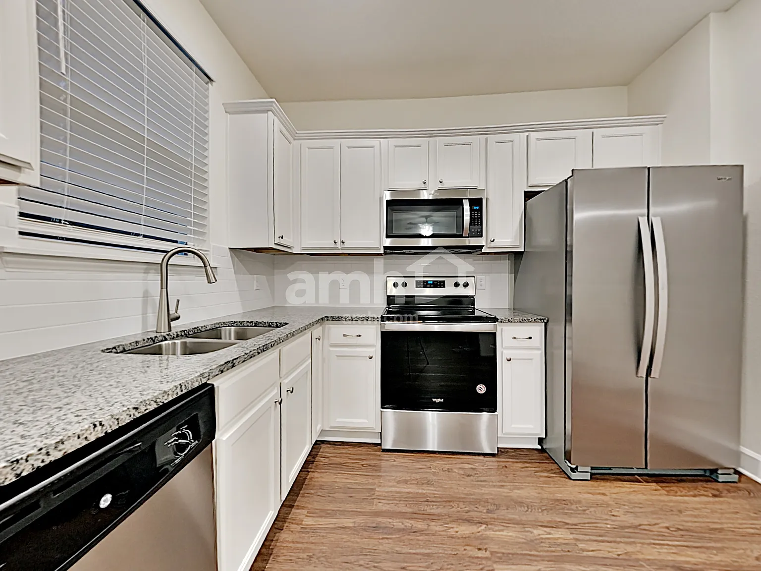 3 bed, 2.5 bath, 1420 sqft, $1,960 — Photo 3