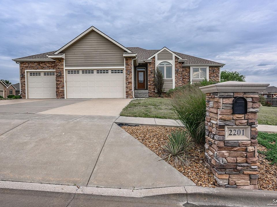 1st image of 2201 Brookefield Dr