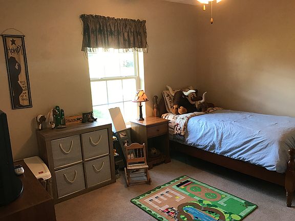 3rd image of 1140 Barker Dr