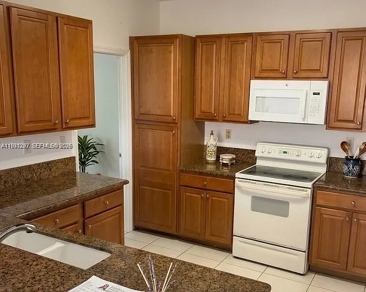 11541 NW 68th Ter #11541 — Photo 5