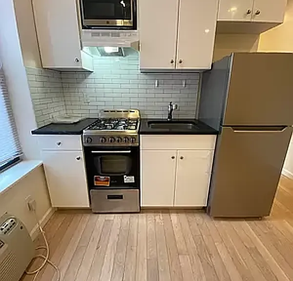 565 W 188th St #52 — Photo 5