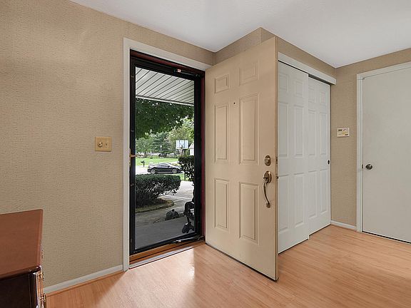 4th image of 8610 Meadowton Ct NW