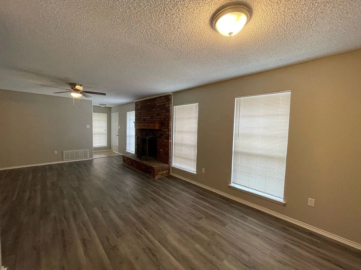 5227 Wild Horse Ct, Arlington, TX 76017 — Photo 4