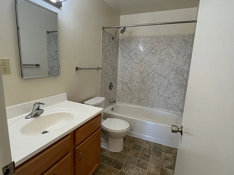 5029 11th Ave NE #201 — Photo 4