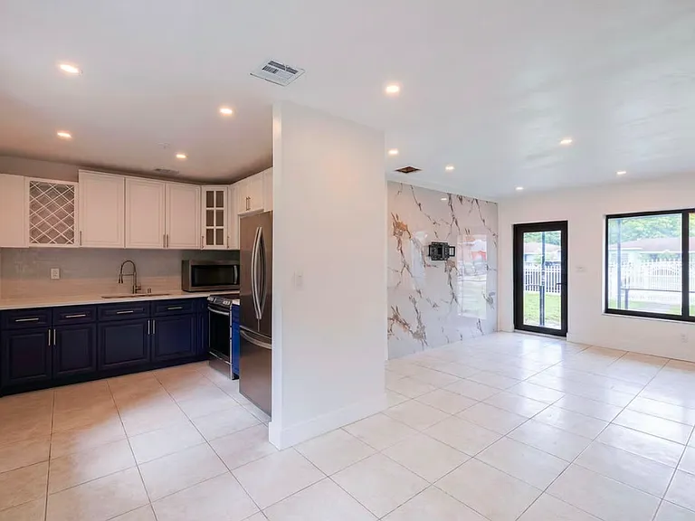 2015 NW 132nd St — Photo 5