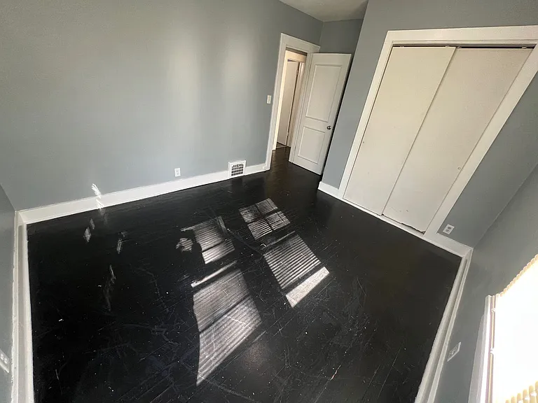 2415 E 67th Ter — Photo 9