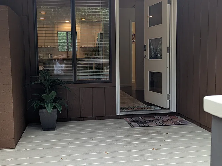 100 Ross Rd — Photo 3