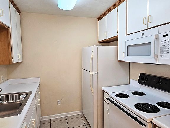 4th image of 1351 Castelnau Ct APT 2