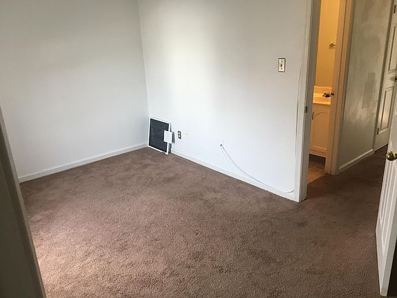 4th image of 925 Green St