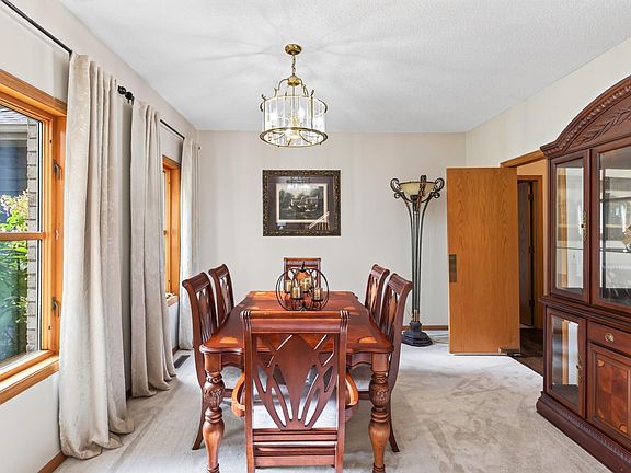 5th image of 9024 Douglas Dr