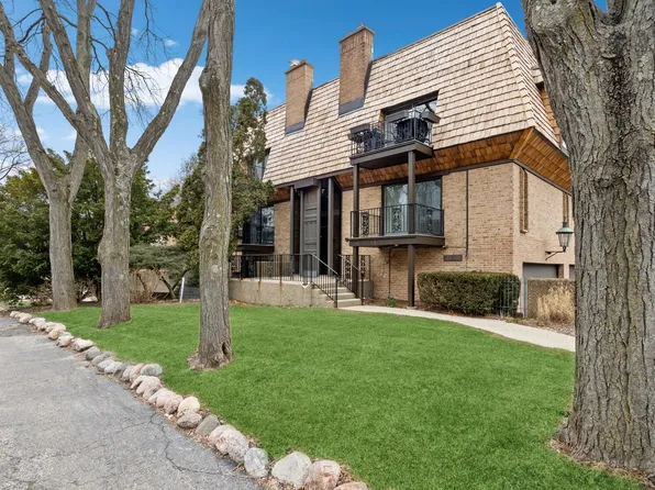 422 W Russell St APT 1, Barrington, IL 60010