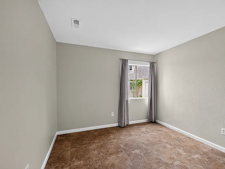 4575 Lambeth Ct — Photo 12