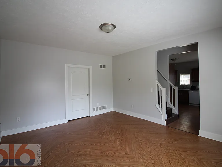 858 Dayton St SW — Photo 10