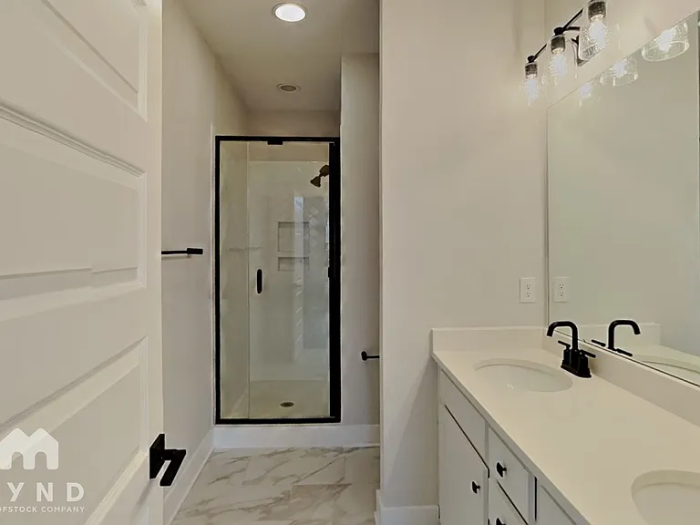 586 W End Dr — Photo 12