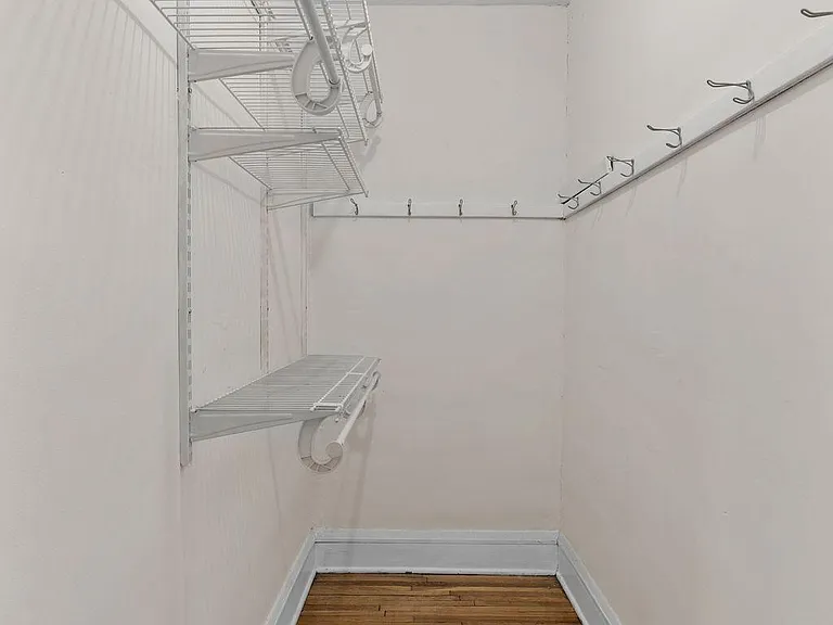 Emmerson Terrace Apartments — Photo 17