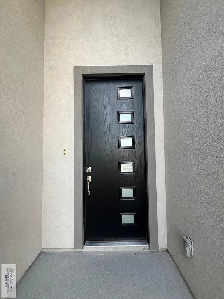 3 bed, 2.5 bath, 1648 sqft, $2,300 — Photo 2