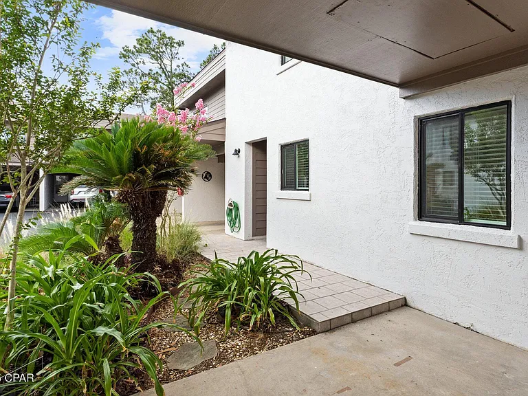 6901 N Lagoon Dr #1 — Photo 2