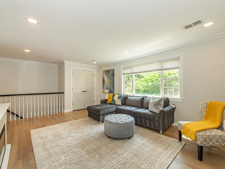 67-75 New England Ave #73G — Photo 2