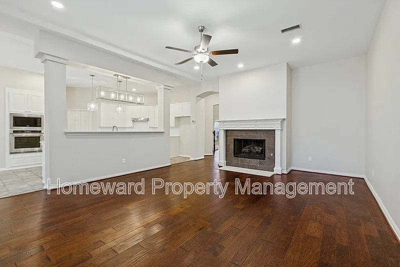 5 bed, 3.0 bath, 3431 sqft, $3,500 — Photo 4