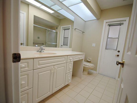 4th image of 1366 Roosevelt Dr