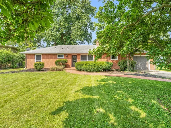 70 Greencroft Dr, Champaign, IL 61821