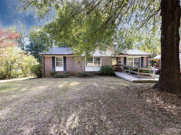 5900 Amity Pl, Charlotte, NC 28212