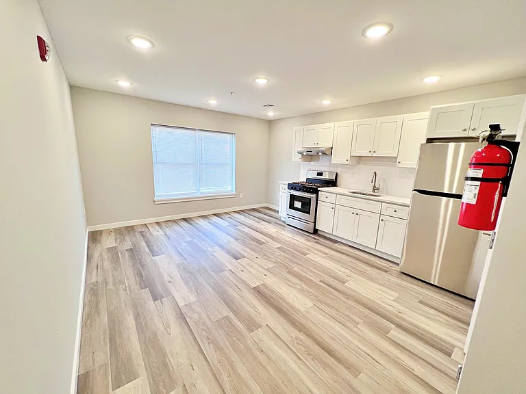 159 12th Ave #402 — Photo 6