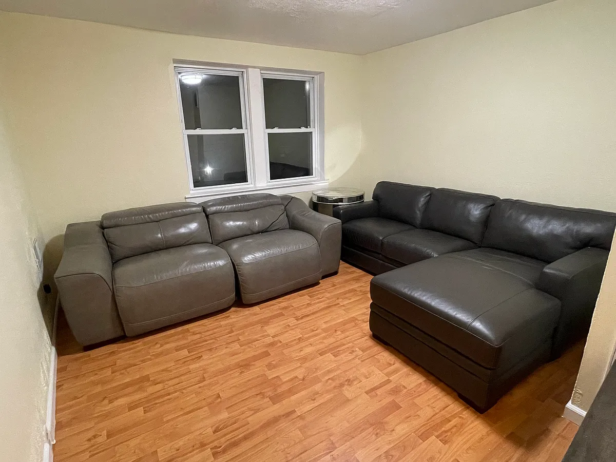 Building Photo - 457 River Dr #2