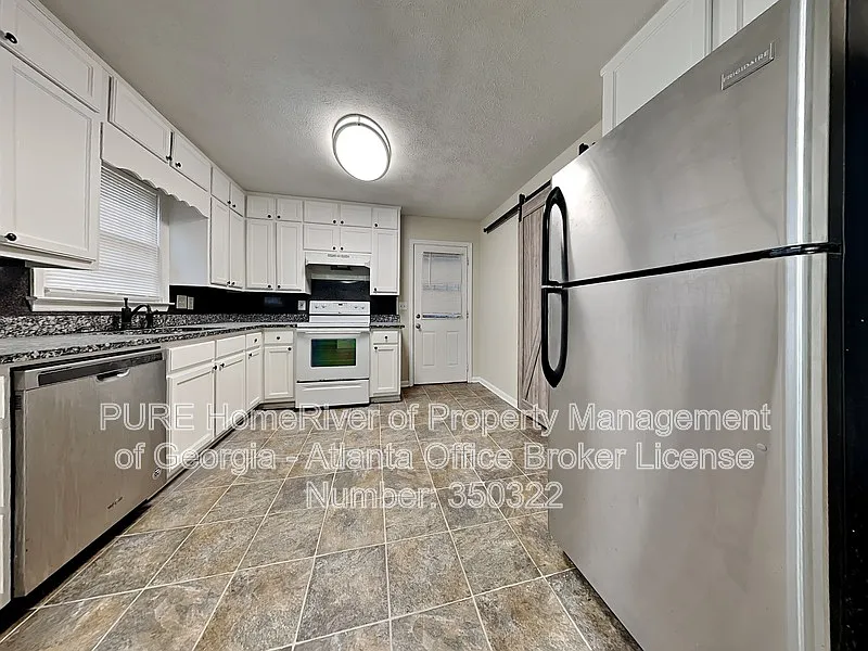 3 bed, 3.0 bath, 1584 sqft, $2,050 — Photo 3