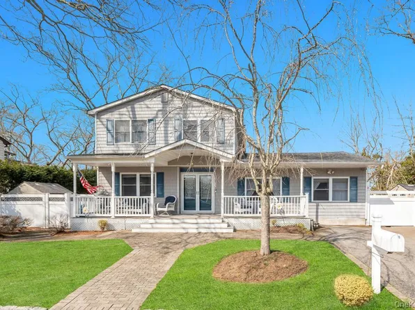 175 Shelby Avenue, Holbrook, NY 11741