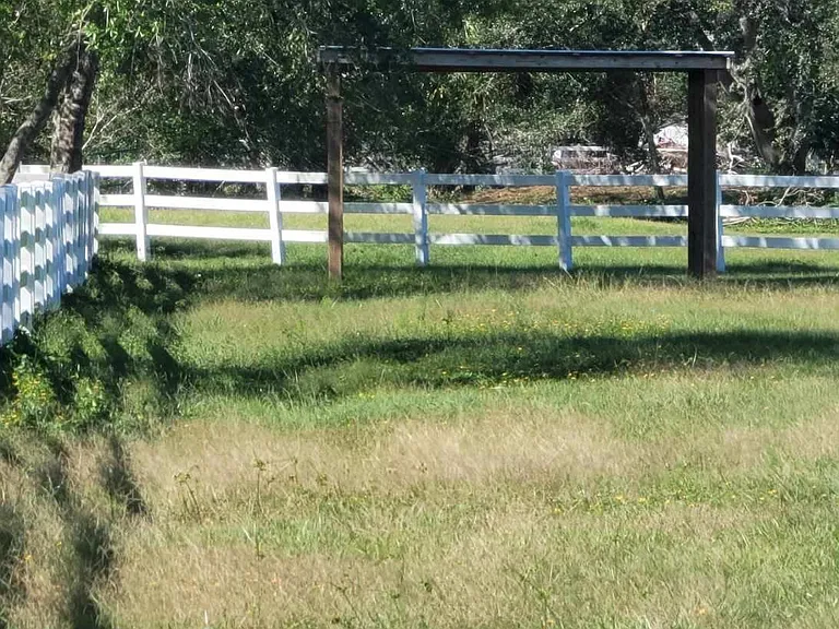 Sinclair Dr — Photo 11