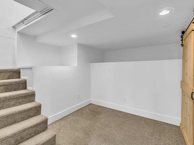 724 E Browning Ave — Photo 14