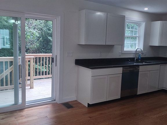 4th image of 10 Fayville Ln #10