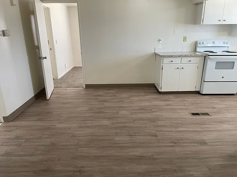 524 W Loop Dr — Photo 3