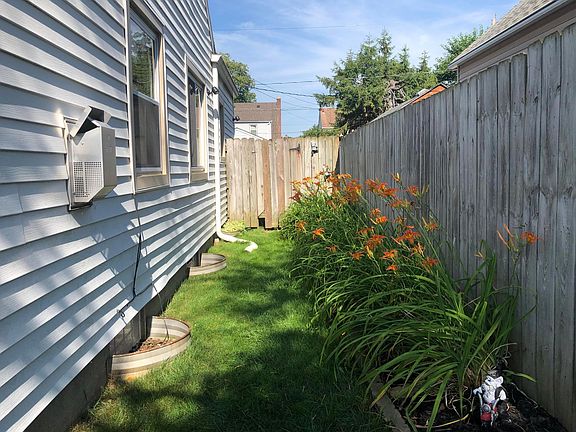3rd image of 931 S Hague Ave