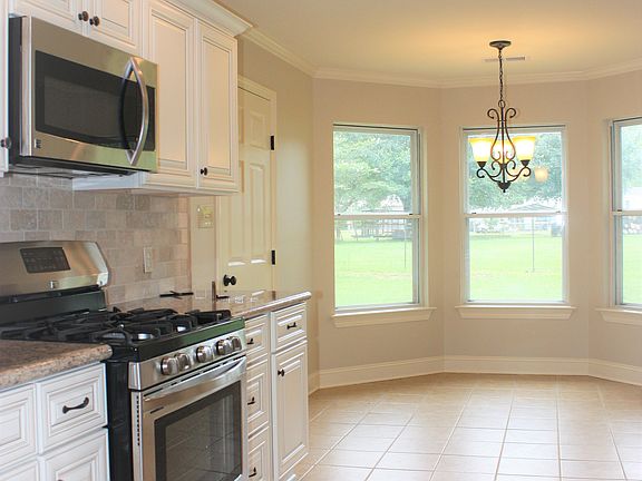 Kitchen and Breakfast Area