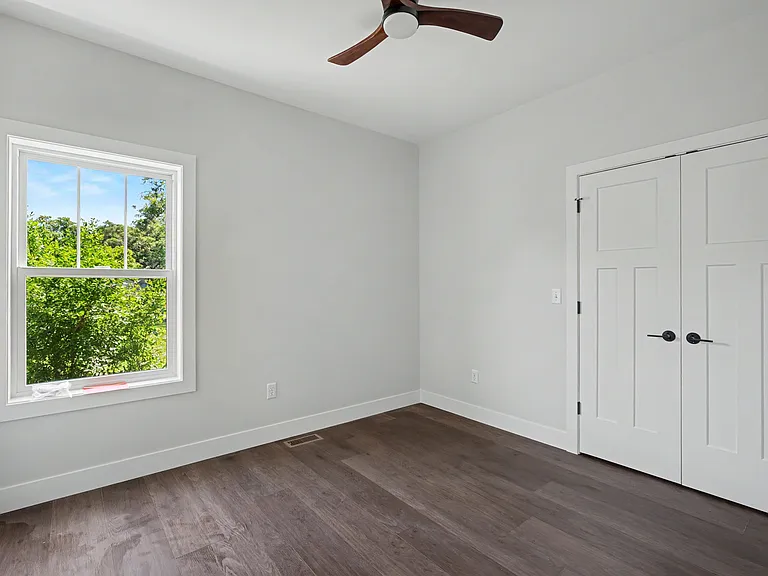 405 E Larmon St — Photo 7