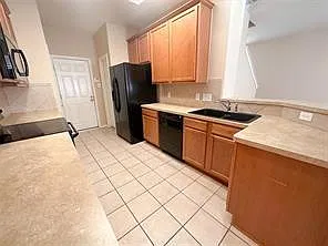 3 bed, 2.5 bath, 1726 sqft, $1,900 — Photo 3